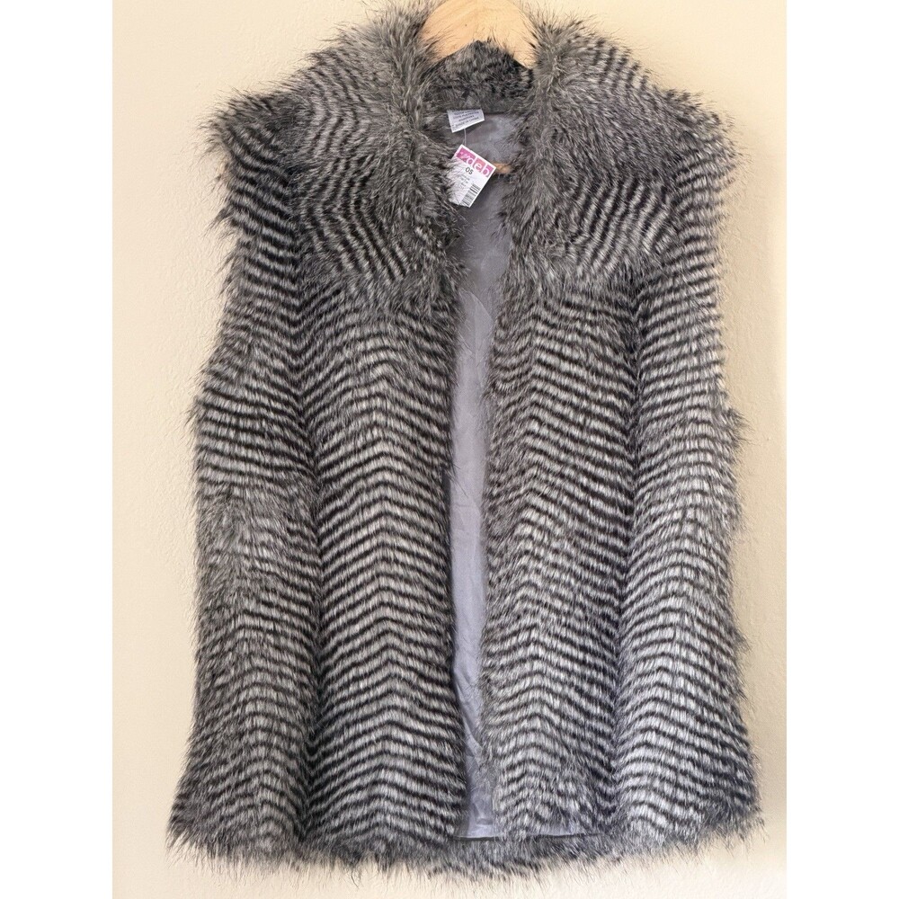 NWT Faux Fur Vest Women One Size Gray Black Chevron Shaggy Lined Boho Deb